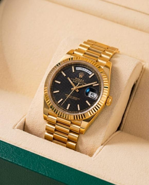 R_LEX OYSTER PERPETUAL DAY DATE 40 BATTER GOLD-BLACK