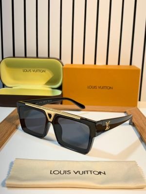 Louis_vuitton_1984_black_gold