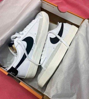 n_kee B_azer 77 Low Vintage White-black