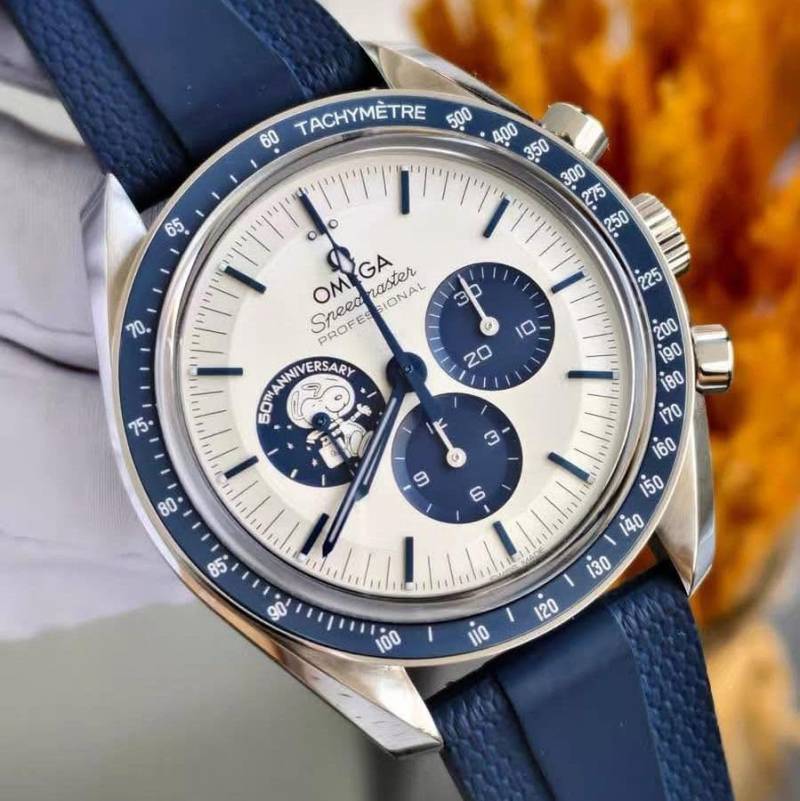 Omegg_a speedmaster Snoopy 50Th Anniversary