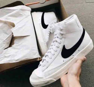 nikee blazer mid 77 vintage white black