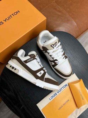 louiss vuittonn LV STREET STYLE TRAINER MOCHA with full accessories