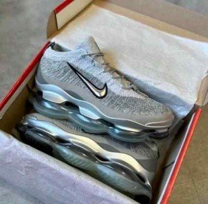 Nikee AirMax Scorpion Platinum Grey