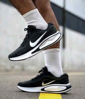 Nikee Journey Run White Black